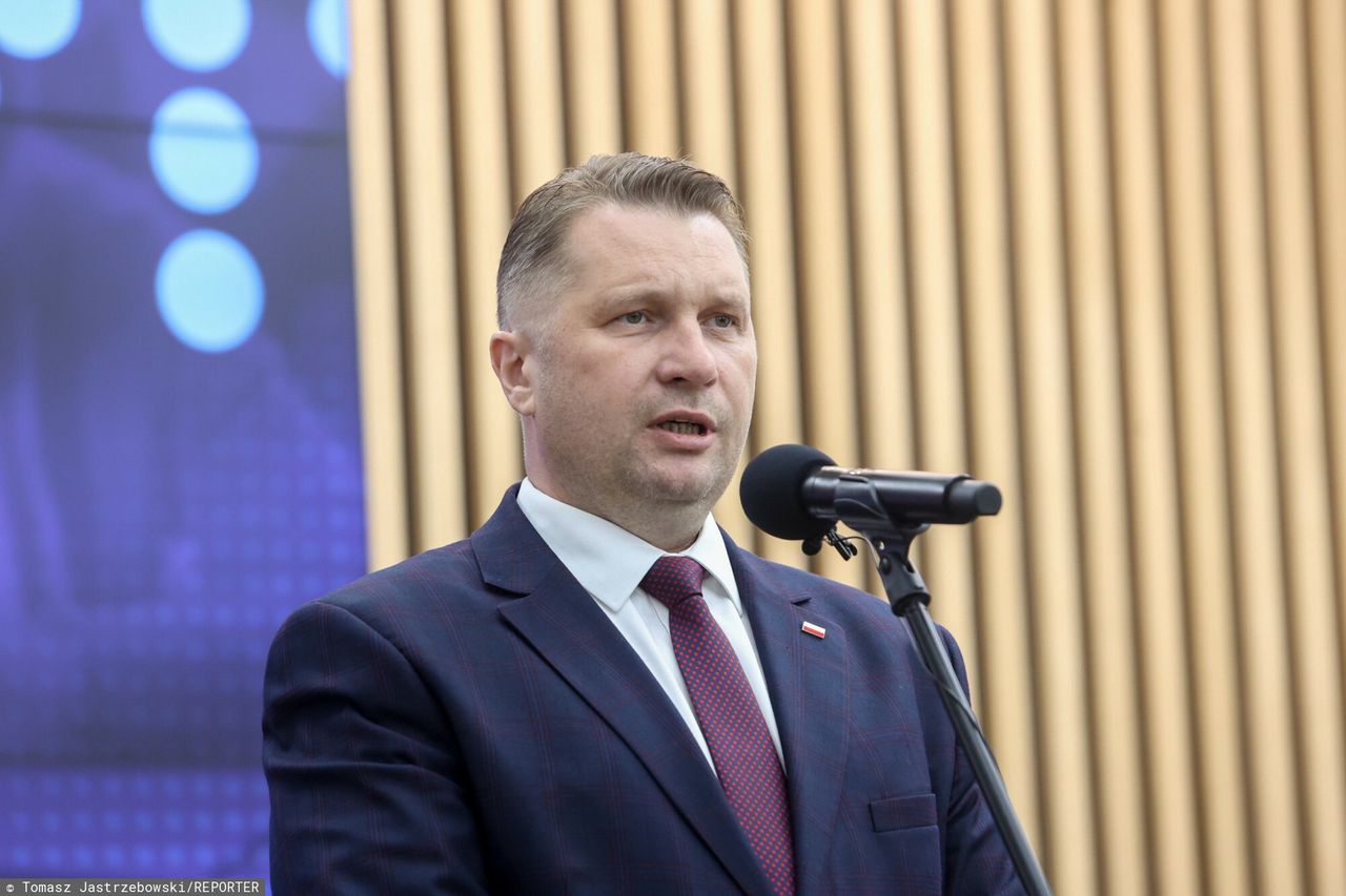 Znów kontrowersje w nowym podręczniku do HiT. Sprawdziliśmy, co trafi do szkół