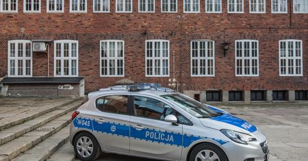 Łódź. Policjanci usłyszeli zarzuty. Mieli przekazywać tajne informacje za łapówki