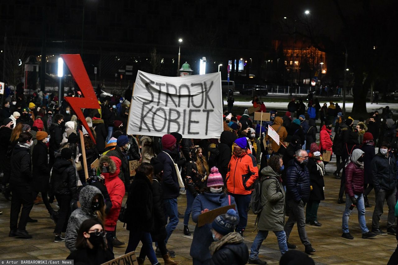 Zakaz zgromadzeń spontanicznych. Pierwsza zapowiedź rządu