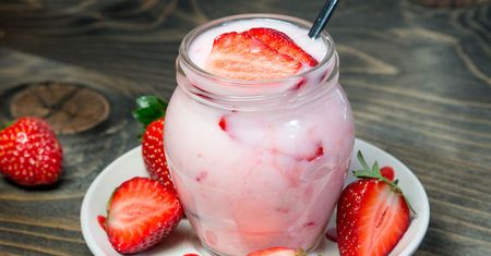 Jogurt owocowy o niskiej zawartości tłuszczu z witaminą D i niskokalorycznym słodzikiem