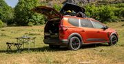 Dacia Jogger w roli taniego kampera. Hiszpanie mają gotowy zestaw
