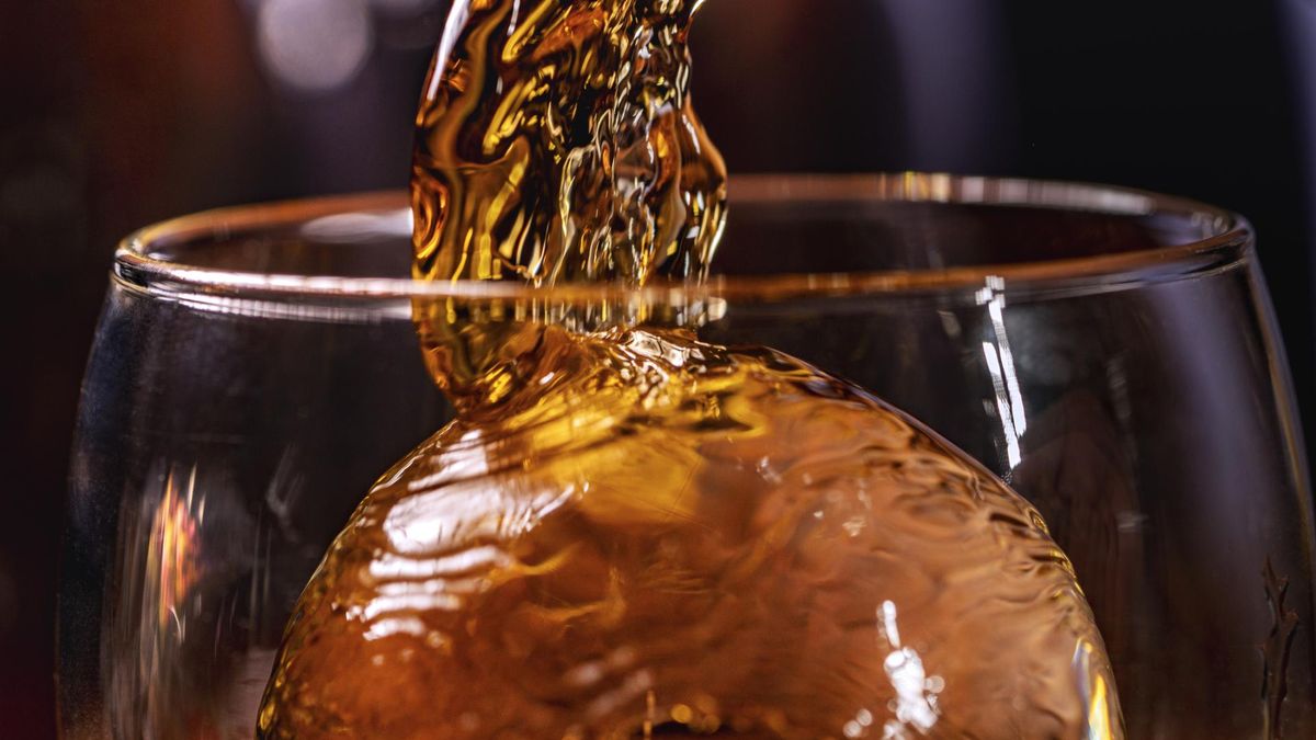 Nie nawadnia i niszczy zdrowie. Alkohol może istotnie skrócić życie