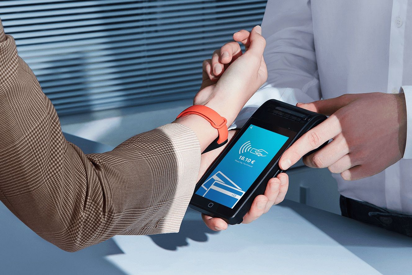 Xiaomi Pay w PKO BP. Za zakupy zapłacisz zegarkiem lub tanią opaską