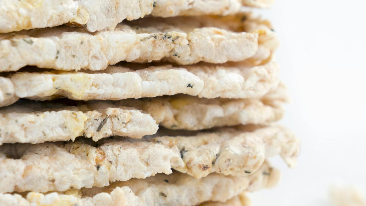 Wafle ryżowe uchodzą za zdrowe. Jaka jest prawda?