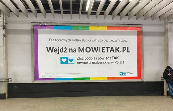 Miłość Nie Wyklucza stawia w Polsce billboardy z apelem o wprowadzenie równości małżeńskiej