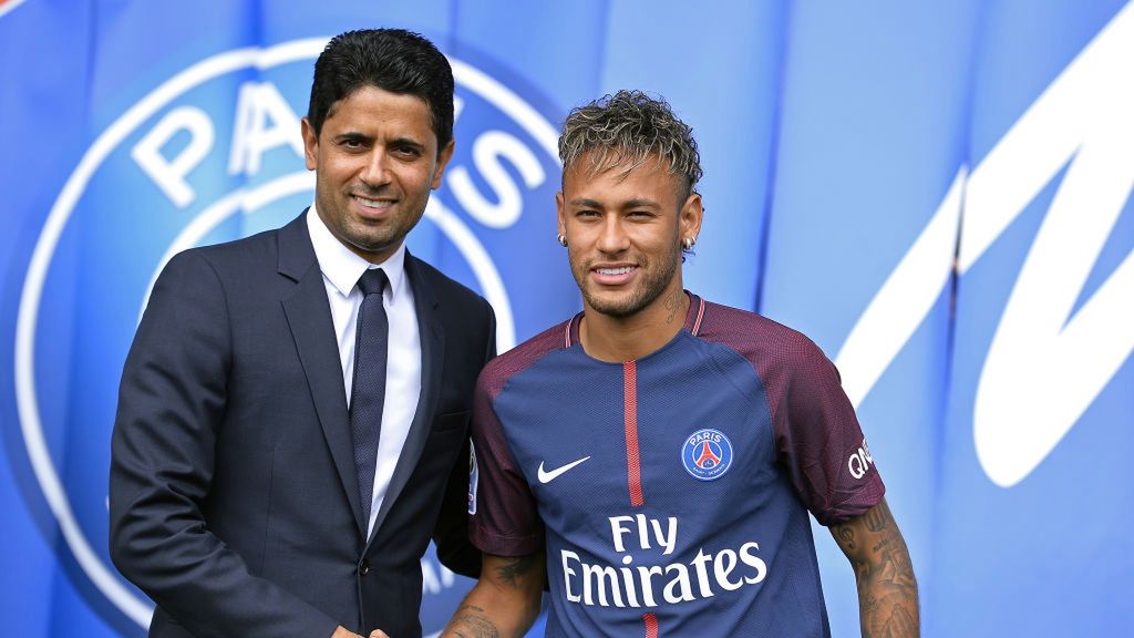 Getty Images / Aurelien Meunier / Na zdjęciu: Nasser Al-Khelaifi (z lewej) i Neymar (z prawej)