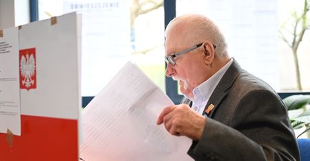 Wałęsa oddał głos. Tak mówił o frekwencji