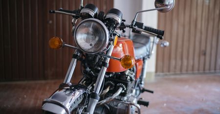 Czy należy uruchamiać motocykl zimą? Nie zrób błędu