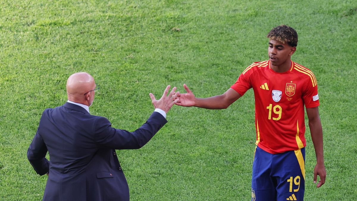 Getty Images / Alex Livesey / Na zdjęciu: Luis de la Fuente i Lamine Yamal