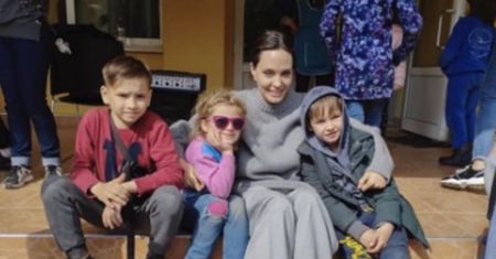Angelina Jolie odwiedziła Lwów. Reakcja tego chłopca jest hitem internetu