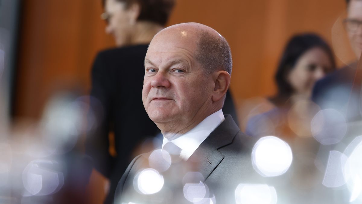 BERLIN, GERMANY - NOVEMBER 22: German Chancellor, Olaf Scholz (SPD) arrives for the weekly government cabinet meeting on November 22, 2023 in Berlin, Germany. Germany's coalition government is facing hard choices following the recent ruling by the Federal Constitutional Court that EUR 60 billion originally earmarked for the consequences of the coronavirus pandemic but had gone unused was unlawfully diverted by the government towards investment designed to mitigate the effects of climate change. (Photo by Michele Tantussi/Getty Images)