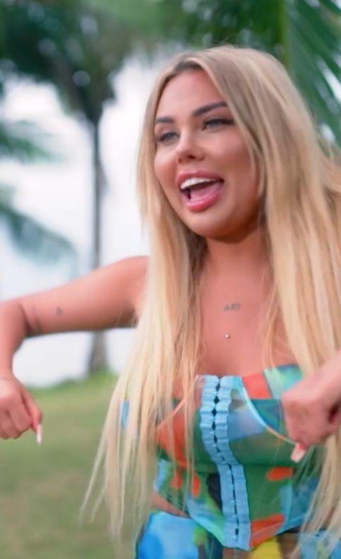 Amanda "Hotel Paradise"