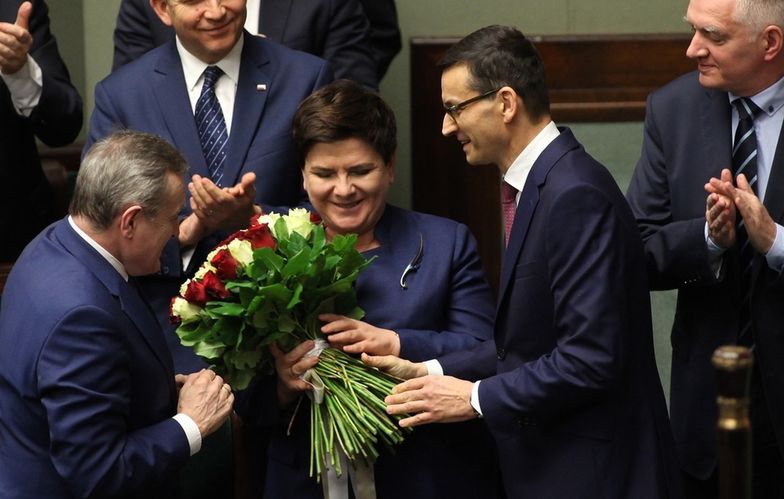 Beata Szydło musiała ustąpić Mateuszowi Morawieckiemu. W rządzie pozostała na fotelu wicepremiera.