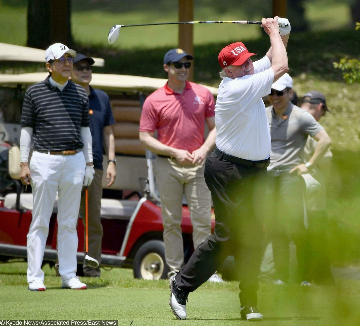 Sikora: “Najlepszy sojusznik PiS wolał pojechać na golfa. Trump skompromitował Dudę” (Opinia)