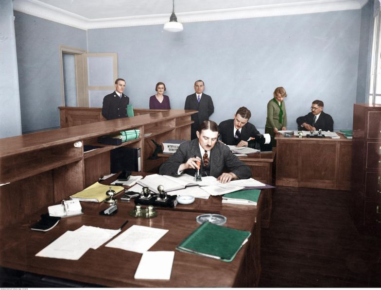 Pracownicy paryskiego oddziału Banku Polska Kasa Opieki SA szybko zdobyli zaufanie Polonii. Zdjęcie pochodzi z 1930 r.