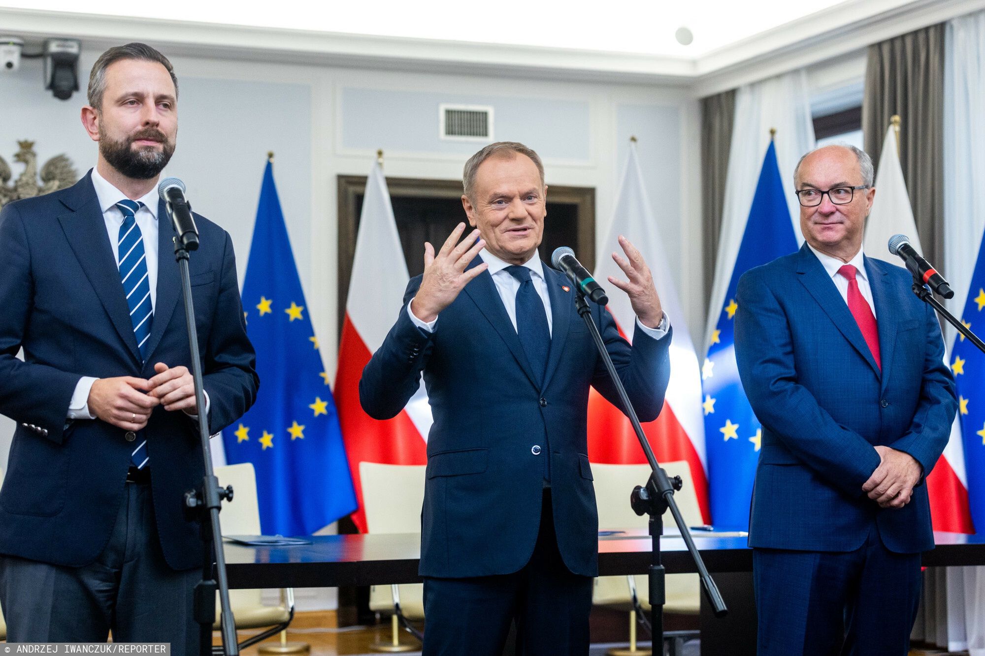 Liderzy opozycji podpisali umow? koalicyjn?
10.11.2023 Warszawa Podpisanie umowy koalicyjnej pomiedzy KO, Trzecia Droga i Nowa Lewica fot Andrzej Iwanczuk/REPORTER
N/z: Wladyslaw Kosiniak-Kamysz, Donald Tusk, Wlodzimierz Czarzasty
Andrzej Iwanczuk/REPORTER