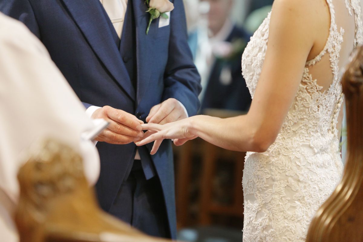 Śluby kościelne są coraz droższe?