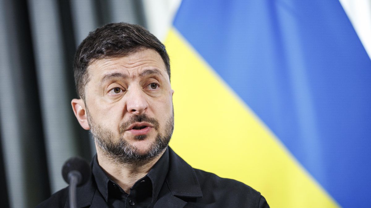 Ukrainian President Volodymyr Zelensky speaks during a joint press conference with Dutch Prime Minister Dick Schoof after a delegation lunch at the Catshuis residence in The Hague, Netherlands, 16 December 2025. Zelensky is in The Hague for a conference discussing compensation for Ukraine for the consequences of Russian aggression. EPA/REMKO DE WAAL Dostawca: PAP/EPA.