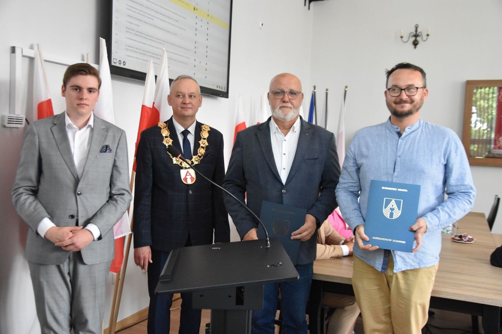 Burmistrz Aleksandrowa Kujawskiego przyznał stypendia sportowcom, naukowe oraz działaczom kultury