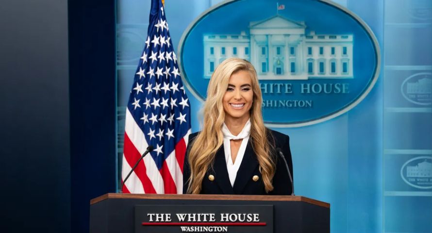Wpadki i niewiele odpowiedzi. Debiut nowej rzeczniczki Trumpa