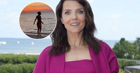 Joanna Jabłczyńska ładuje baterie po aferze. Harcuje na plaży w samym bikini [ZDJĘCIA]