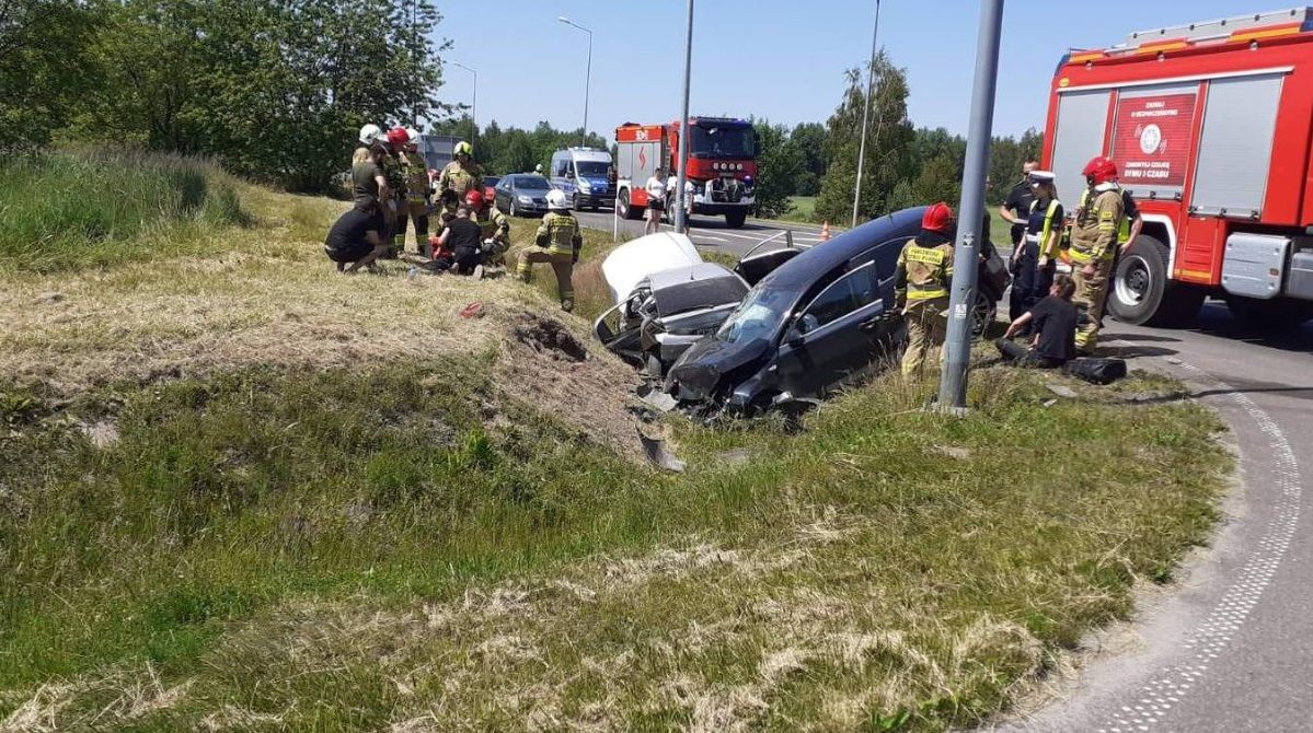 Groźny wypadek w Strykowie z udziałem Gruzinów i Policji. Lądował śmigłowiec LPR