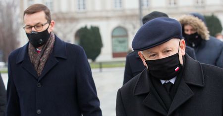 Ostrzeżenie dla rządu PiS. Agencja ratingowa grozi nam palcem