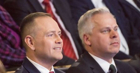 Nie polecą głowy w Pałacu. "Sprzedawania spotkań nie ma"