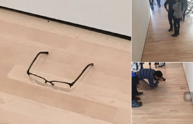 Położył na ziemi okulary w Muzeum Sztuki Nowoczesnej. Zwiedzający zaczęli kontemplować jego sztukę