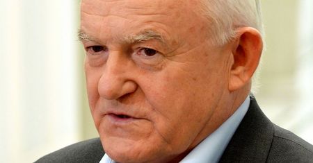 Leszek Miller chce 1,5 mln zł za okładkę "Faktu"