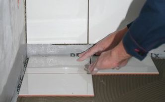 Jak skutecznie zamontować płytki ceramiczne?