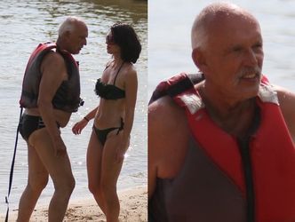 Janusz Korwin-Mikke na wakacjach popisuje się przed młodą żoną (FOTO)