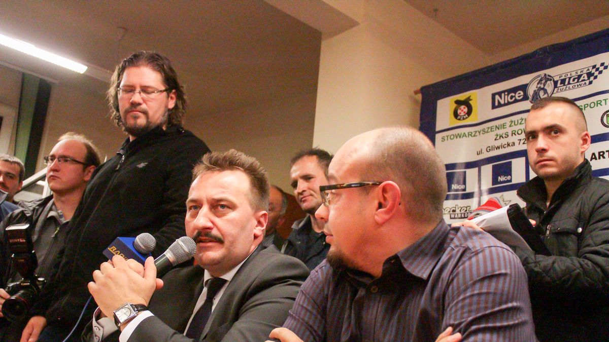 WP SportoweFakty / Arkadiusz Siwek / Na zdjęciu: prezes Krzysztof Mrozek (w środku) i po prawej Maciej Kołodziejczyk
