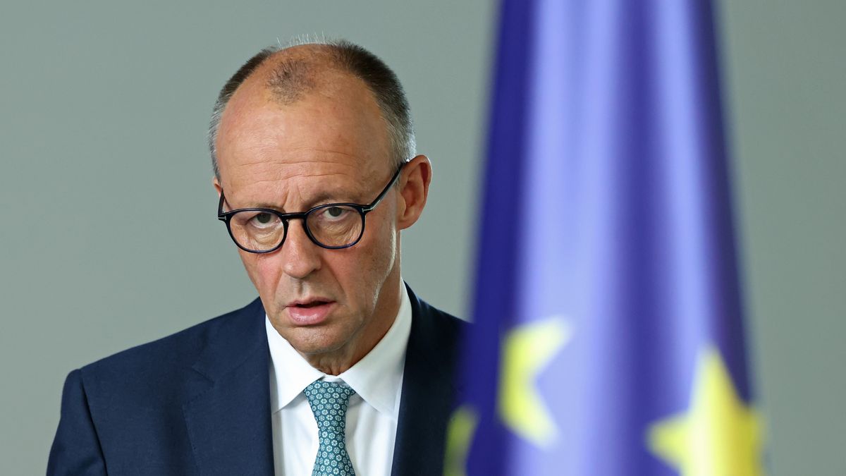 BERLIN, GERMANY - JULY 28: German Chancellor Friedrich Merz arrives to speak to the media following a meeting of the federal security cabinet over the situation in Gaza on July 28, 2025 in Berlin, Germany. Germany is seeking to persuade Israel to do more to ease the humanitarian plight of the people in Gaza. (Photo by Sean Gallup/Getty Images)