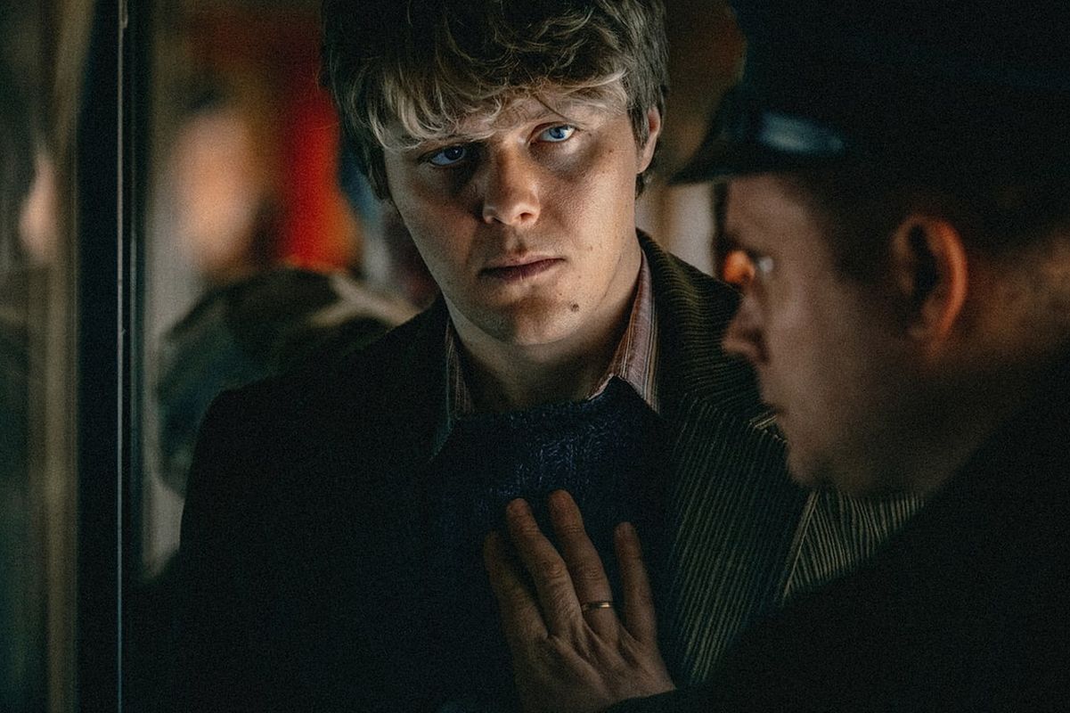 Jakub Gierszał jako Hans w filmie "Doppelgänger. Sobowtór"