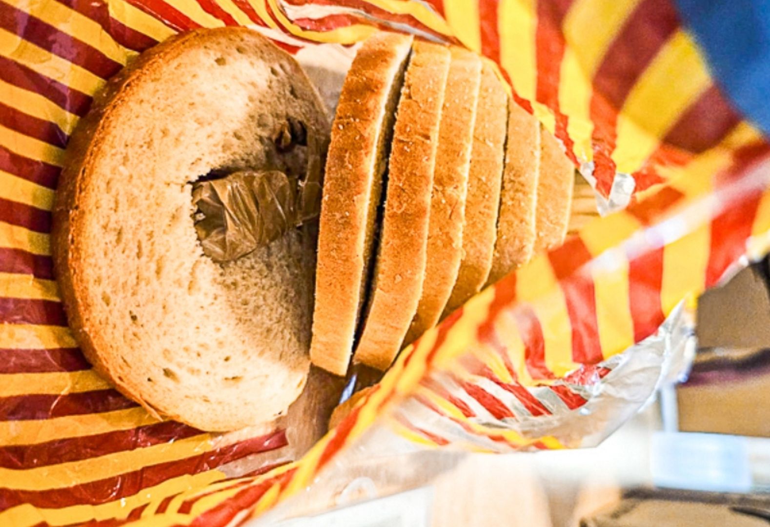 Odkrycie w chlebie w kętrzyńskim ośrodku dla cudzoziemców