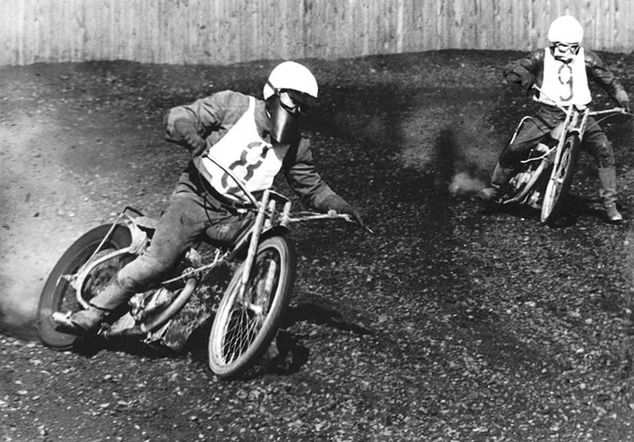 Jarvakandi. Wyścigi musiały polegać na omijaniu szprycy spod kół rywali.