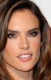 Alessandra Ambrosio z wojowniczymi żółwiami