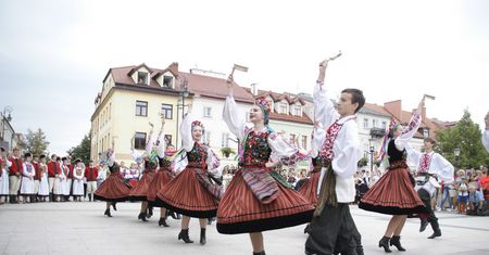 Vistula Folk Festival 2023 rozpoczęty! Prezentacja zespołów odbyła się tradycyjnie na Starym Rynku