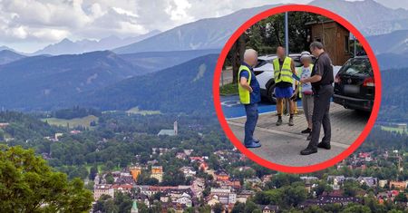 Przyszła na parking miejski. Brała od kierowców po 30 złotych. "Jest spór"