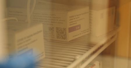 Skuteczność szczepionki AstraZenecki. Lekarz z Oxfordu uspokaja Brytyjczyków