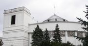 Szokujące chwile w stolicy! Poseł chodził po dachu Sejmu!