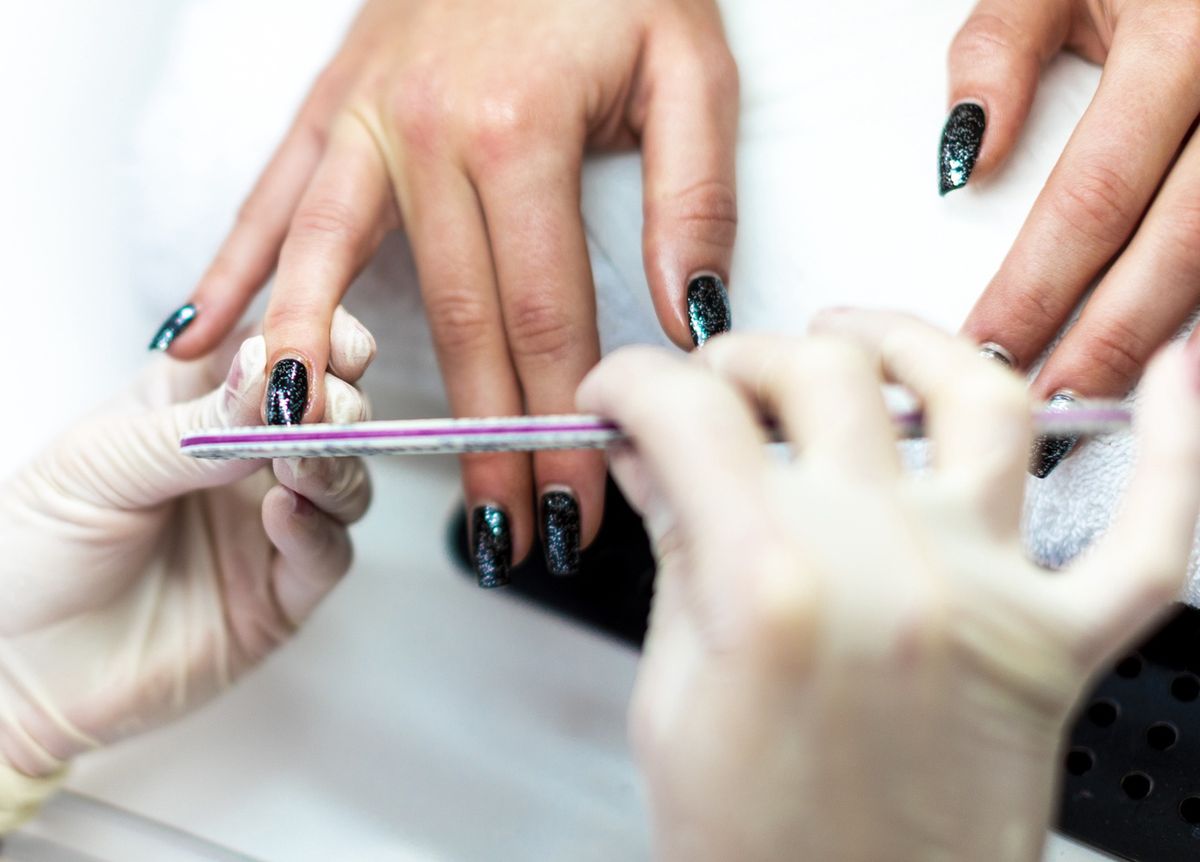 Manicure to jeden z najpopularniejszych zabiegów kosmetycznych