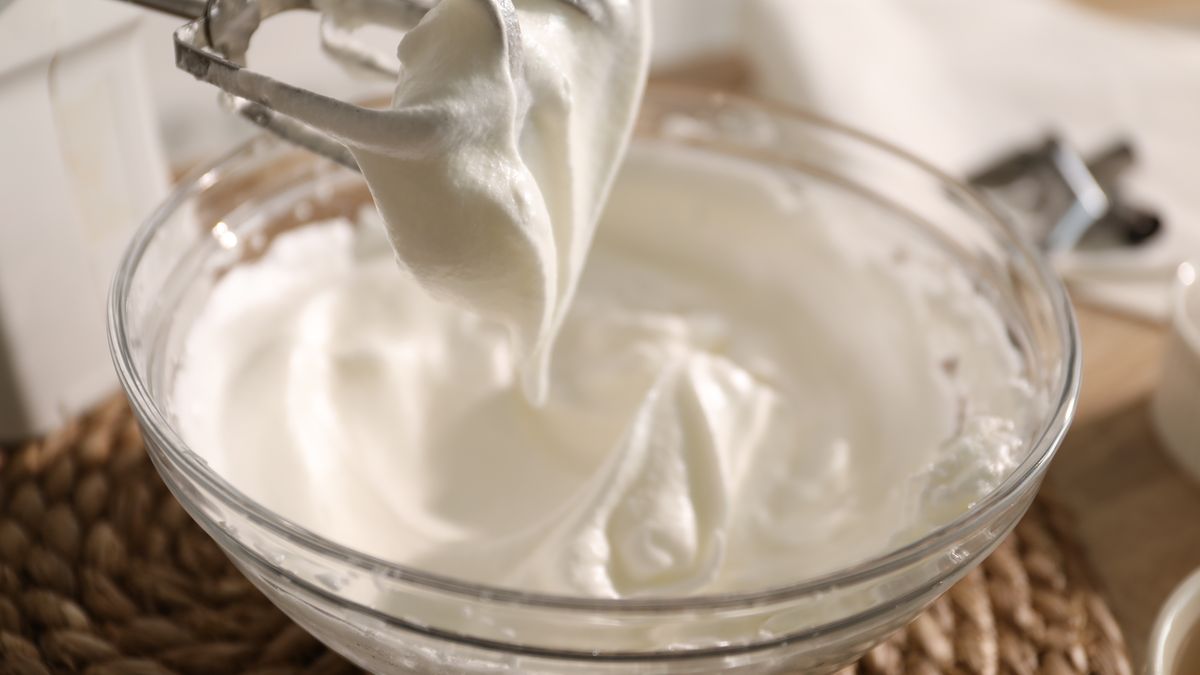 Dodaj do bitej śmietany, a nie popłynie na przyjęciu w ogrodzie