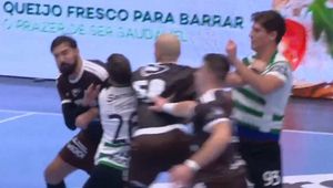 Brutalny atak zawodnika Industrii Kielce. Sędzia pokazał czerwoną kartkę
