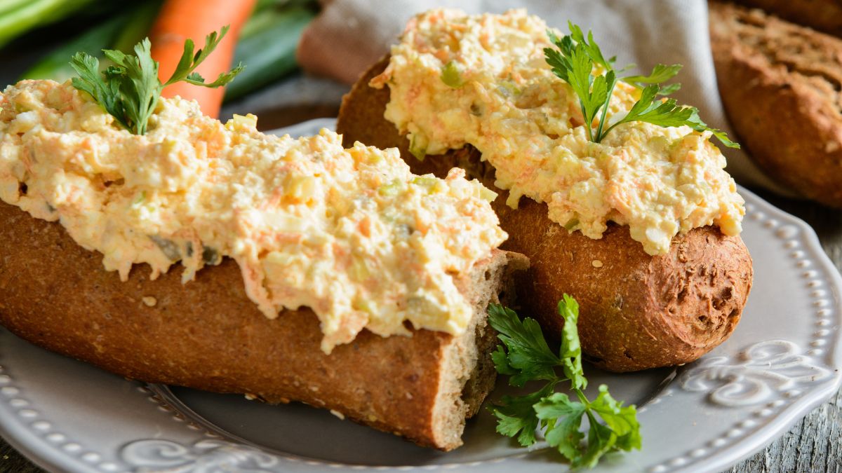 Kanapki z pastą jajeczną są dobre na śniadanie i kolację