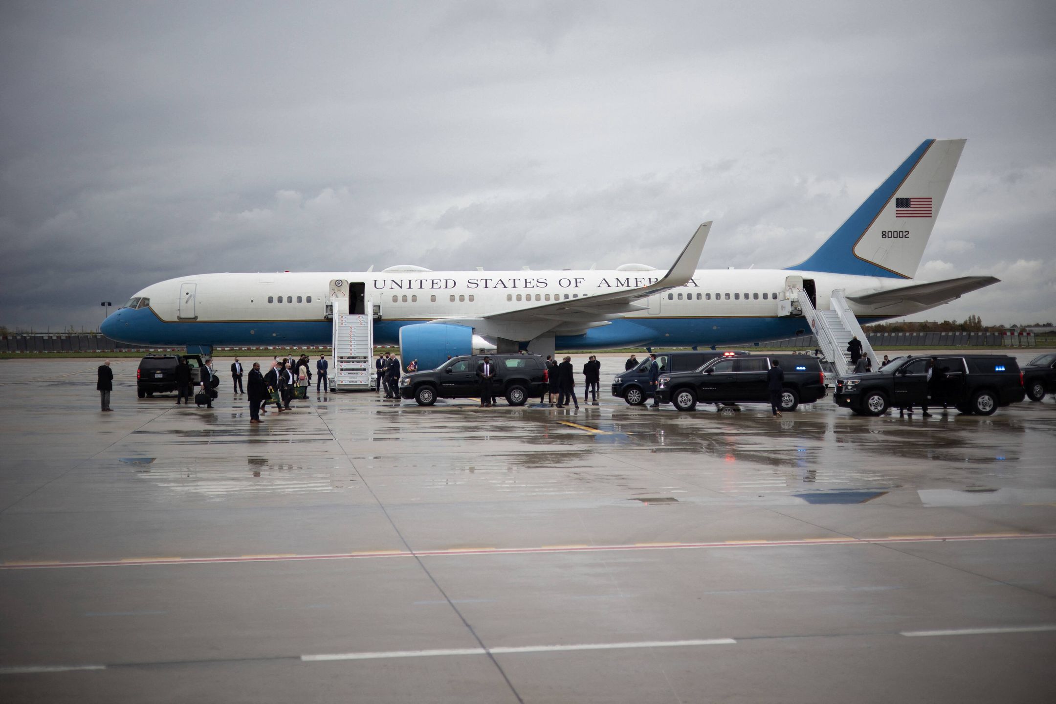 Wiceprezydent USA najczęściej podróżuje Boeingiem C-32. Samolot otrzymuje wówczas kryptonim Air Force Two