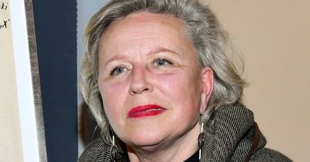 Tabloid uderza w Krystynę Jandę. Zakpiono z jej "DZIURAWYCH BUTÓW". Aktorka pokusiła się o ciętą ripostę