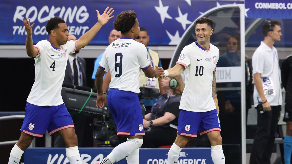 PAP/EPA / KEVIN JAIRAJ / Na zdjęciu: Amerykanie w świetnym stylu rozpoczęli Copa America 2024