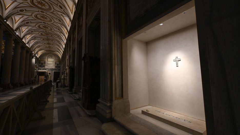 Pope Francis' tomb in the Papal Basilica of Saint Mary Major in Rome
epa12057704 A handout photo made available by The Vatican Media shows the tomb of Pope Francis at the Papal Basilica of Saint Mary Major in Rome, Italy, 27 April 2025. Pope Francis passed away on Easter Monday, 21 April 2025, at the age of 88.  EPA/US VATICAN MEDIA HANDOUT HANDOUT EDITORIAL USE ONLY/NO SALES 
Dostawca: PAP/EPA.
US VATICAN MEDIA HANDOUT
pope francis, tomb, death, pontiff, Christianity, Cahtolicism, catholic church, roman catholic, Basilica di Santa Maria Maggiore, burial, burial place
